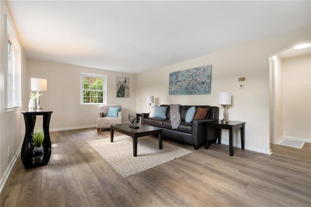 159 Idlewood Road Pittsburgh, PA 15235 - Photo 4 of 28 Gallery Image 4
