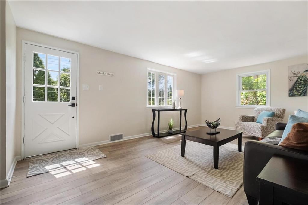159 Idlewood Road Pittsburgh, PA 15235 - Photo 6 of 28 Gallery Image 6