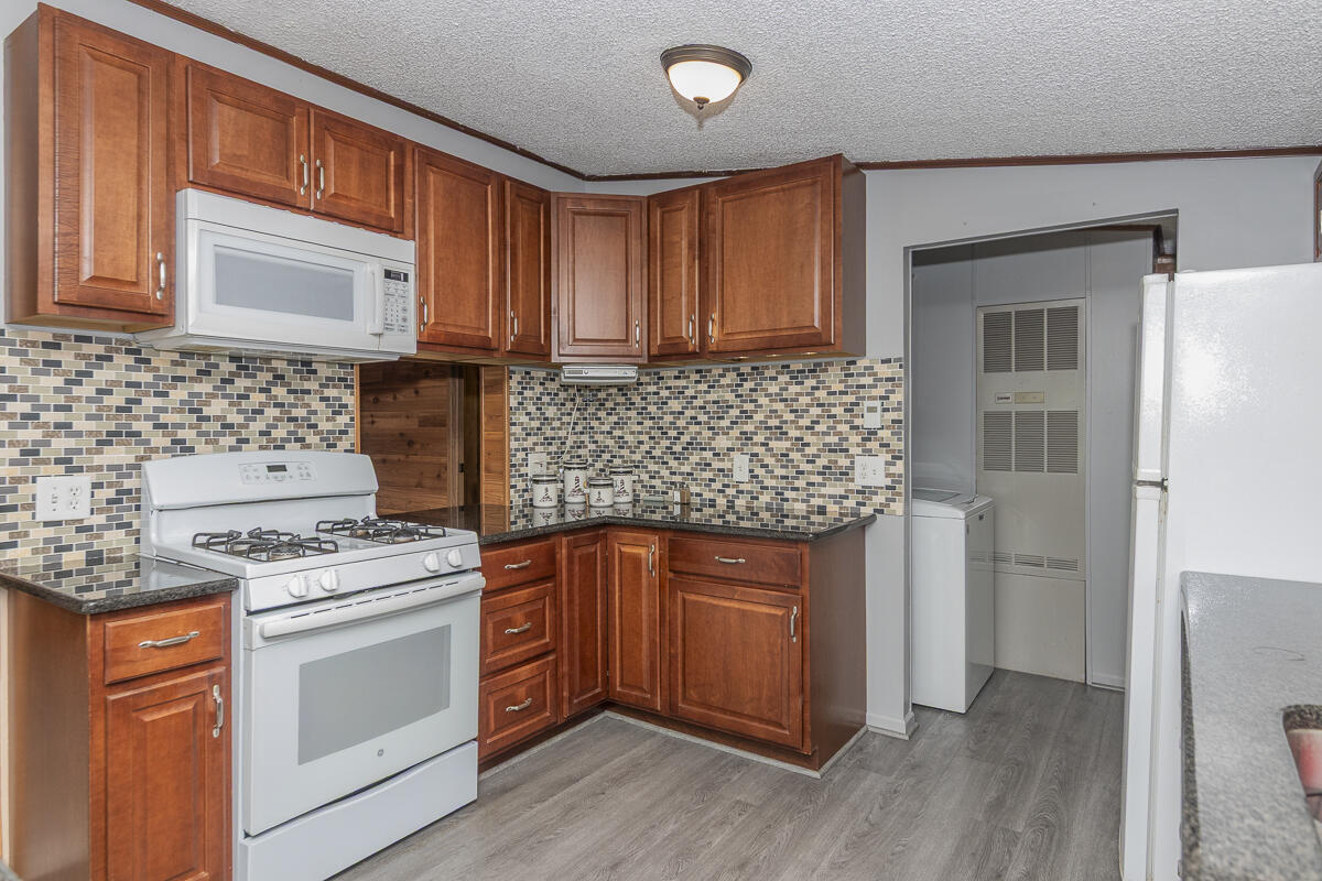 10303 Walnut Drive Three Rivers, MI 49093 - Photo 5 of 42 10303Walnut-27