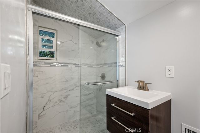 $9,000 | 1435 North Orange Grove Avenue, West Hollywood, CA 90046