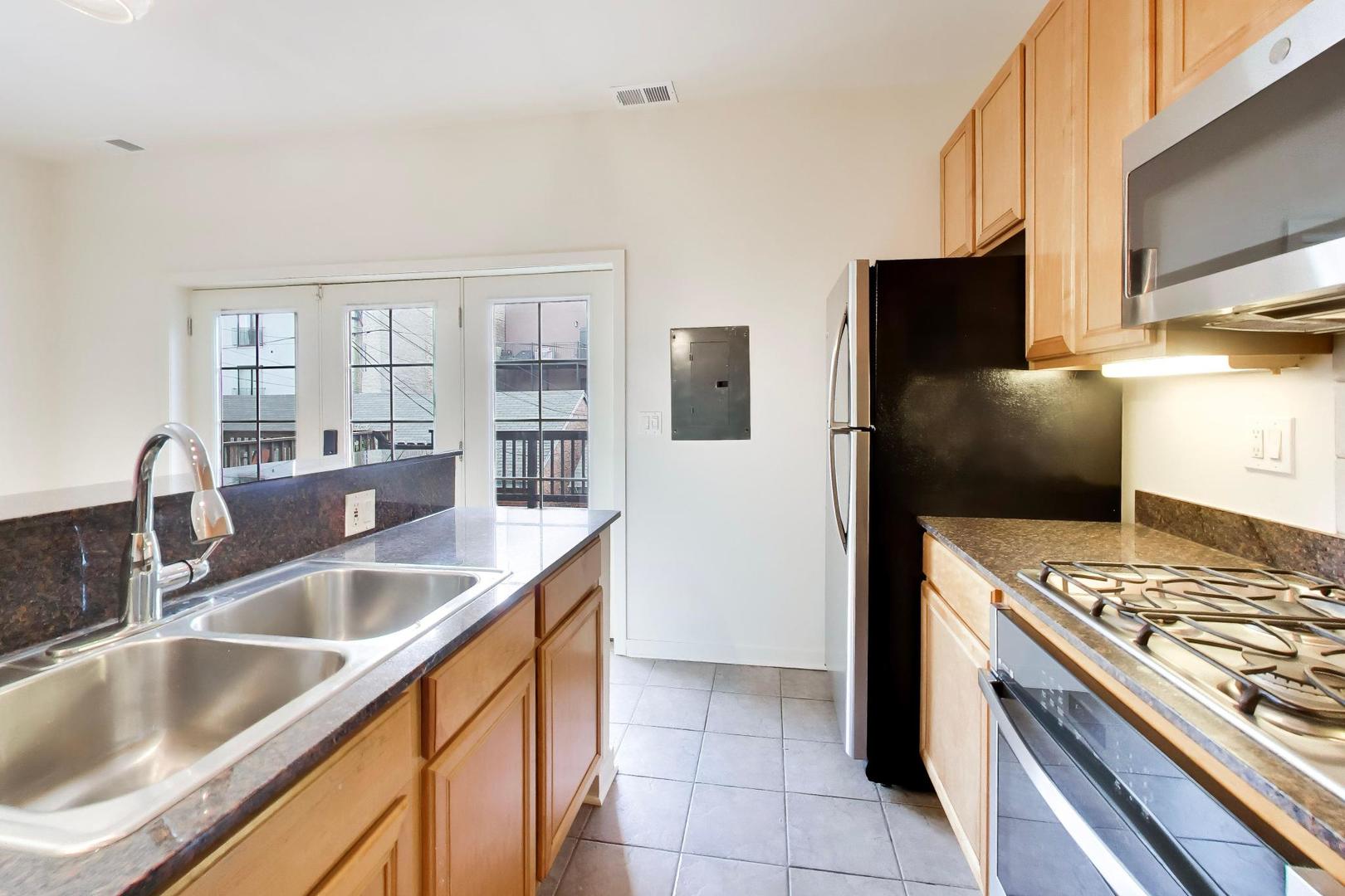 1328 West Fillmore Street, Unit B Chicago, IL 60607 - Photo 12 of 25 Gallery Image 12