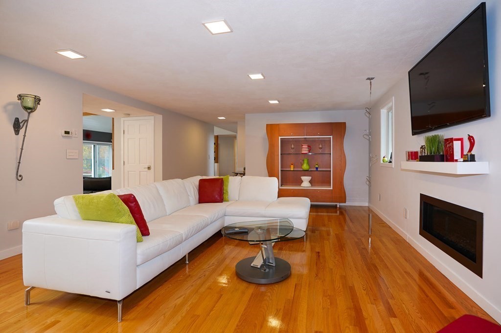 566 Middle Road Boxborough, MA 01719 - Photo 15 of 42