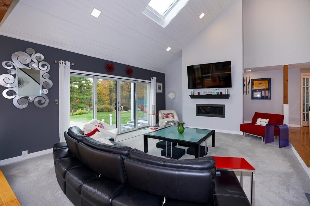 566 Middle Road Boxborough, MA 01719 - Photo 8 of 42