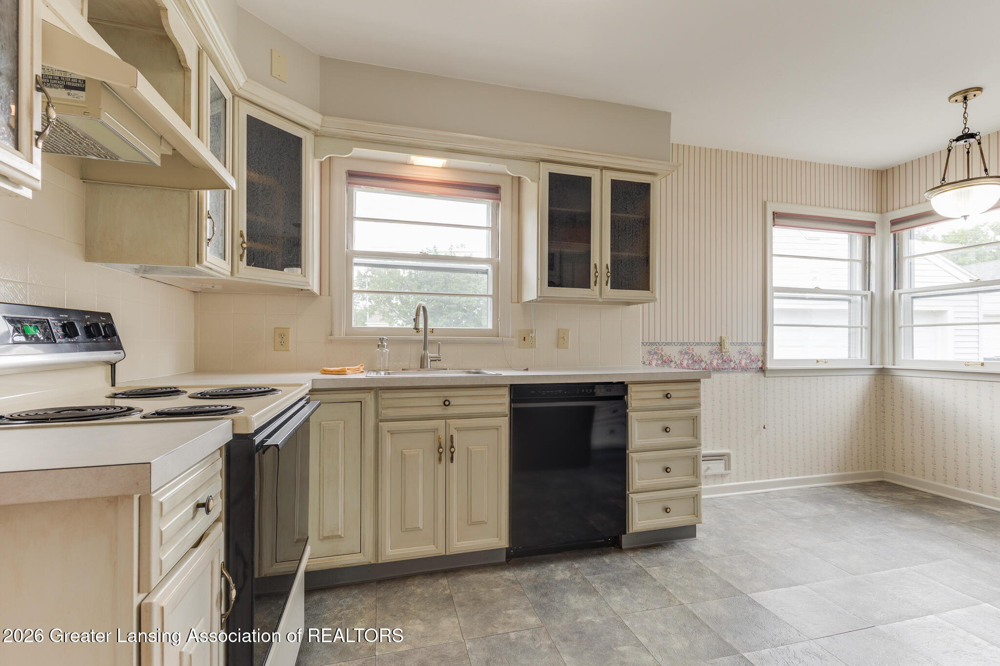 2222 Fairfax Road Lansing, MI 48910 - Photo 19 of 42 2222_Fairfax_INTERIOR_KAREN-10
