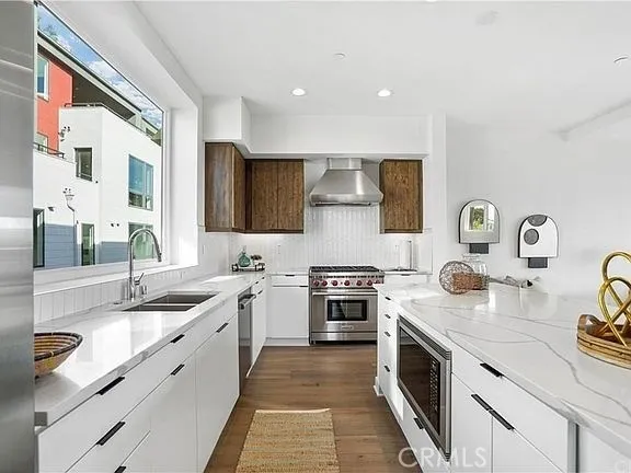 $1,499,980 | 1056 North Joels Place, Los Angeles, CA 90012