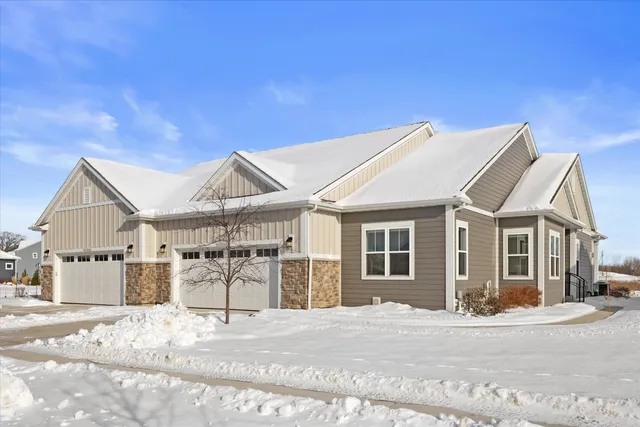 $619,900 | W252-n6642 Aspen Way, Sussex, WI 53089