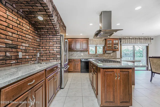 $1,499,000 | 77 Irvington Street | Huguenot