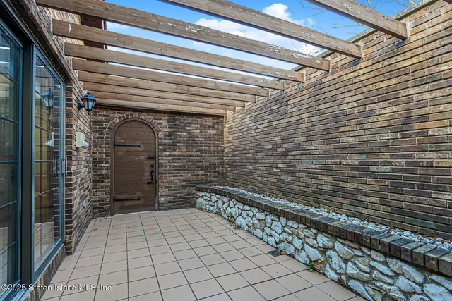 $1,499,000 | 77 Irvington Street | Huguenot