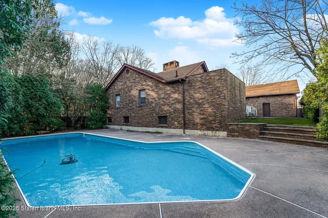 $1,499,000 | 77 Irvington Street | Huguenot