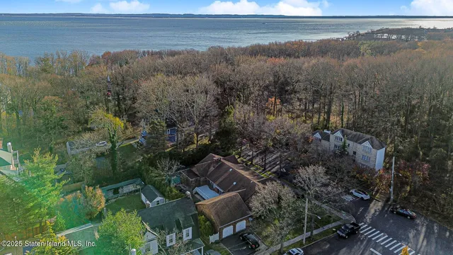 $1,499,000 | 77 Irvington Street | Huguenot