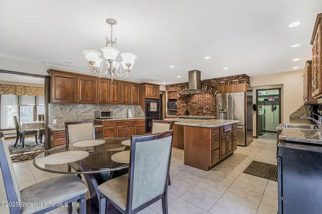 $1,499,000 | 77 Irvington Street | Huguenot
