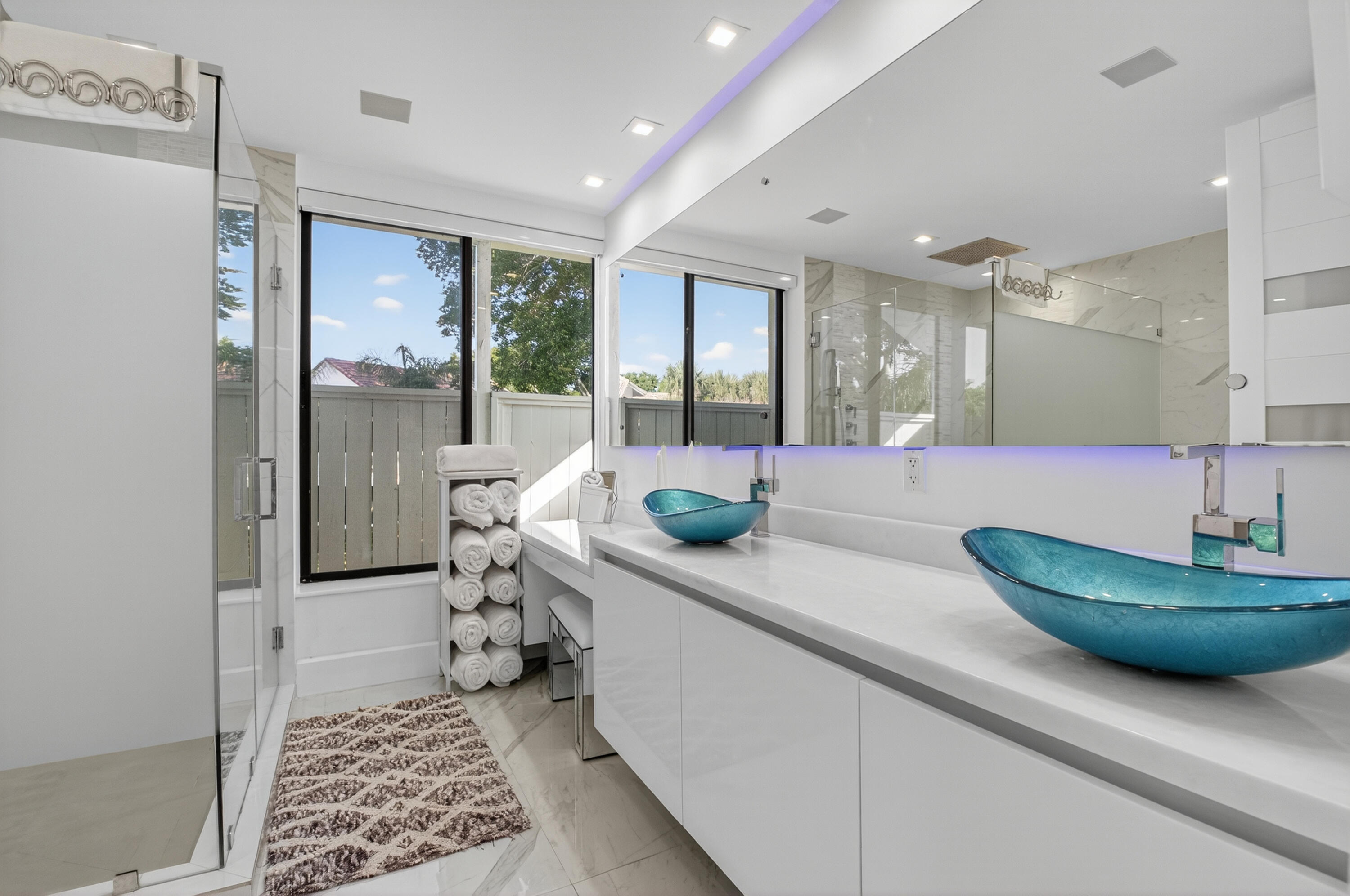 19297 Sabal Lake Drive, Unit 5072 Boca Raton, FL 33434 - Photo 4 of 59 a living room with furniture and a rug