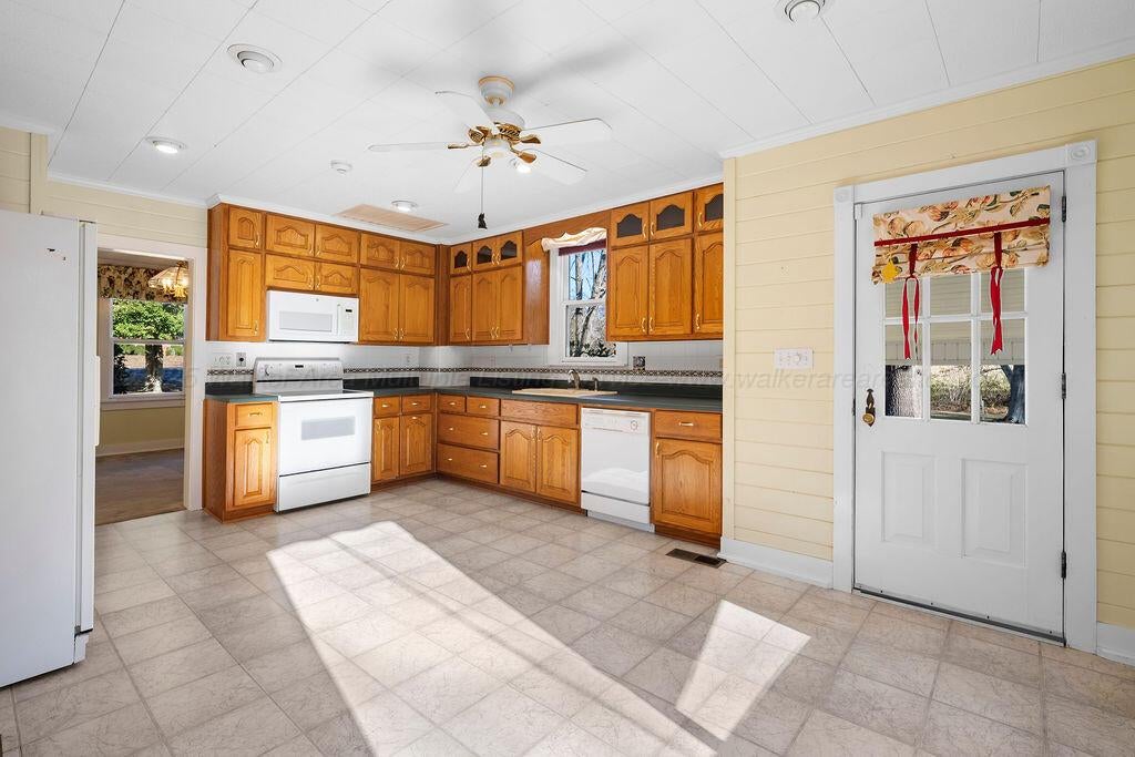 407 West Ridgewood Road Jasper, AL 35504 - Photo 5 of 13 Gallery Image 5