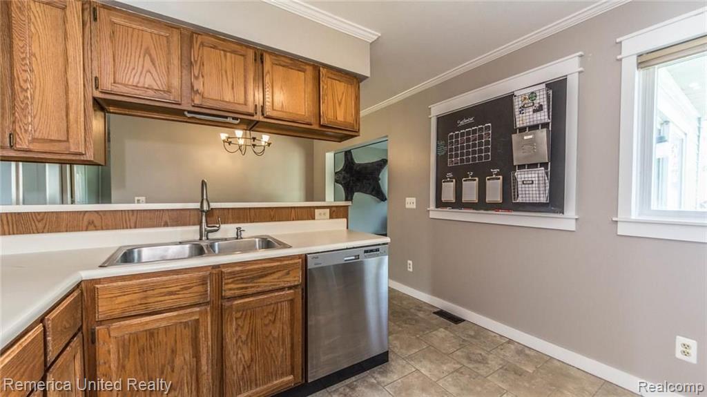 29520 Geraldine Road Farmington Hills, MI 48336 - Photo 21 of 44
