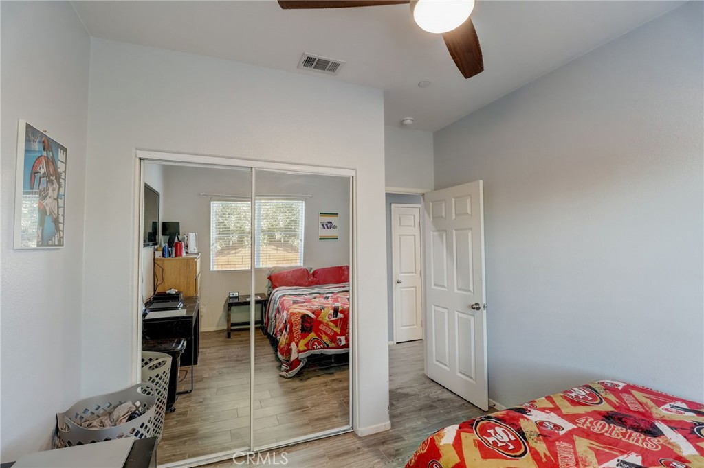 1667 Constant Trail San Jacinto, CA 92582 - Photo 20 of 44 a bedroom with a bed and a window