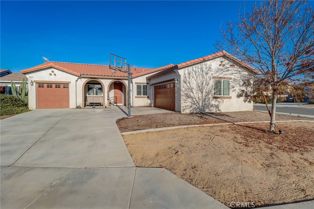 1667 Constant Trail San Jacinto, CA 92582 - Photo 3 of 44 a front view of a house with a yard