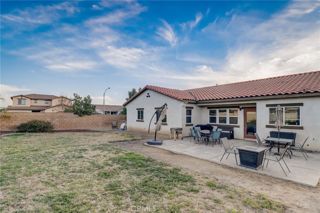 1667 Constant Trail San Jacinto, CA 92582 - Photo 31 of 44 a view of a house with backyard porch and sitting area
