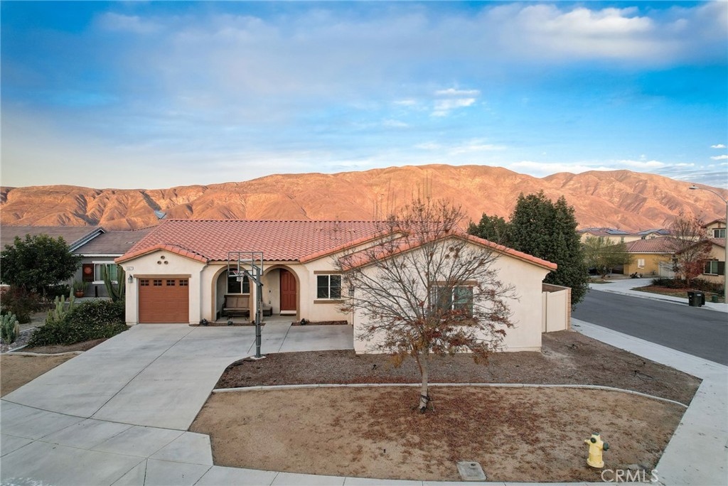 1667 Constant Trail San Jacinto, CA 92582 - Photo 33 of 44 a front view of a house with a yard