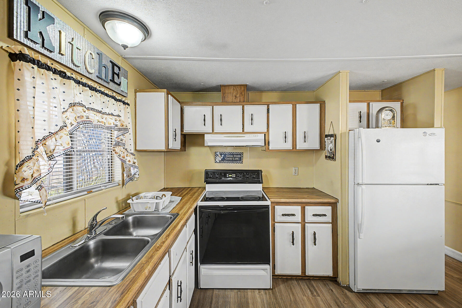 535 South Alma School Road, Unit 40 Mesa, AZ 85210 - Photo 16 of 33 a kitchen with a stove a sink and a refrigerator