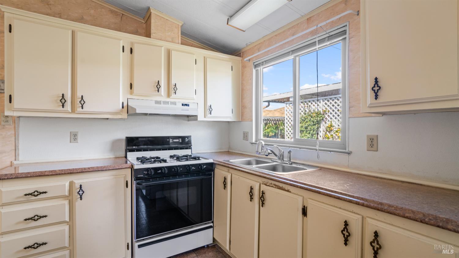 1544 Crown Road Petaluma, CA 94954 - Photo 12 of 27