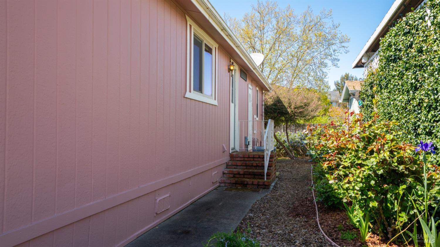 1544 Crown Road Petaluma, CA 94954 - Photo 5 of 27