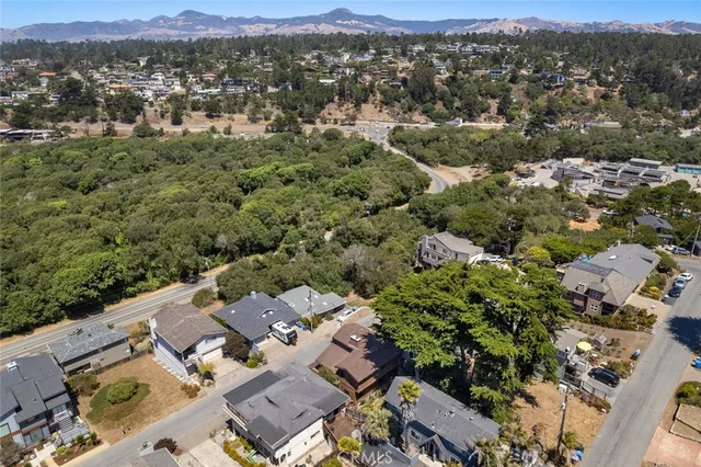 $1,250,000 | 444 Pembrook Drive, Cambria, CA 93428