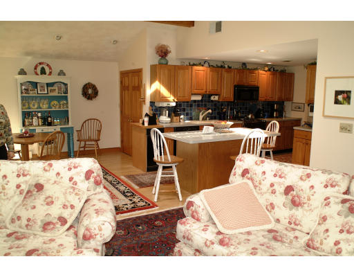 172 Tamarack Road Westwood, MA 02090 - Photo 4 of 12 Gallery Image 4