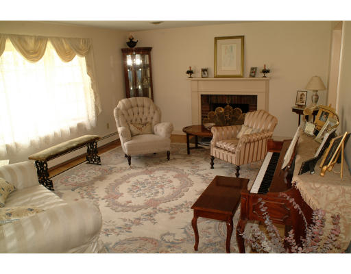 172 Tamarack Road Westwood, MA 02090 - Photo 7 of 12 Gallery Image 7