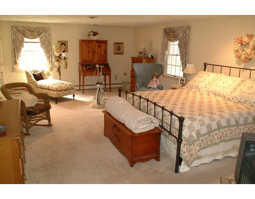 172 Tamarack Road Westwood, MA 02090 - Photo 9 of 12 Gallery Image 9