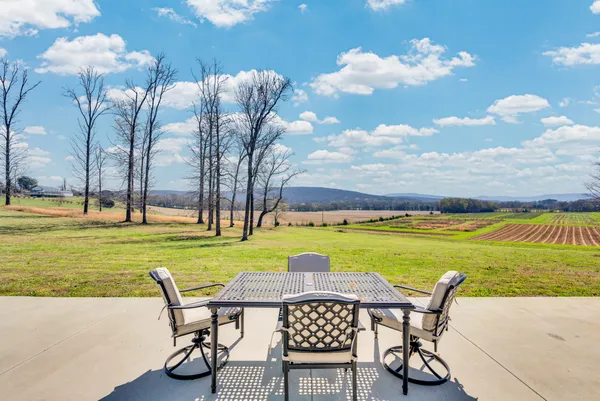 $675,000 | 224 Murray Road, Belvidere, TN 37306