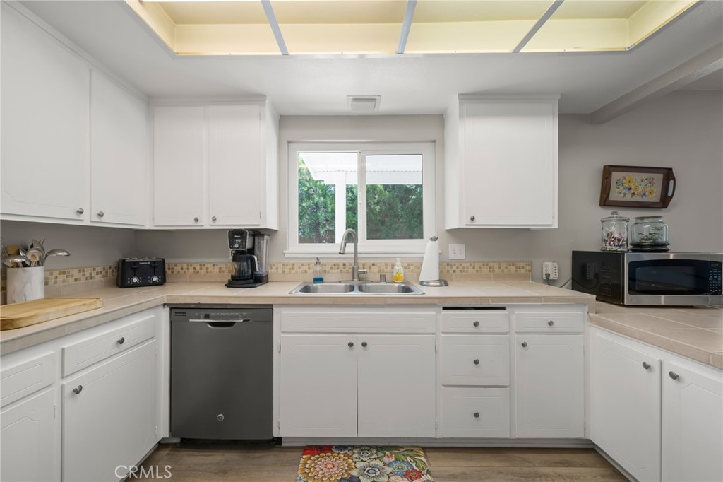 460 West Mission Road Corona, CA 92882 - Photo 14 of 41