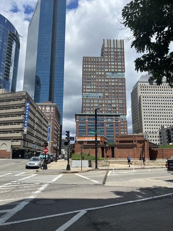 75 Clarendon Street, Unit 47G Boston, MA 02116 - Photo 3 of 3 a view of a building and a street light
