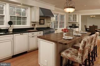 23387 Mersey Road Middleburg, VA 20117 - Photo 11 of 30 Spacious Kitchen with high-end appliances