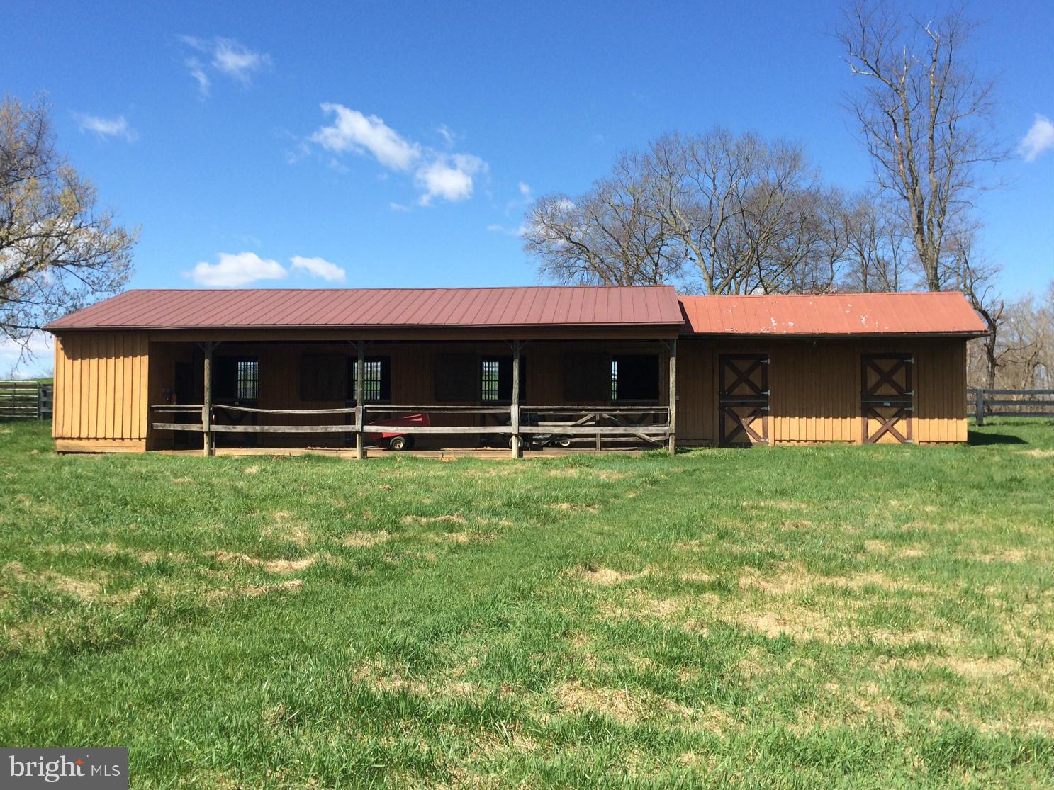 23387 Mersey Road Middleburg, VA 20117 - Photo 23 of 30 Hay/straw storage above & secure Tack/Feed room.