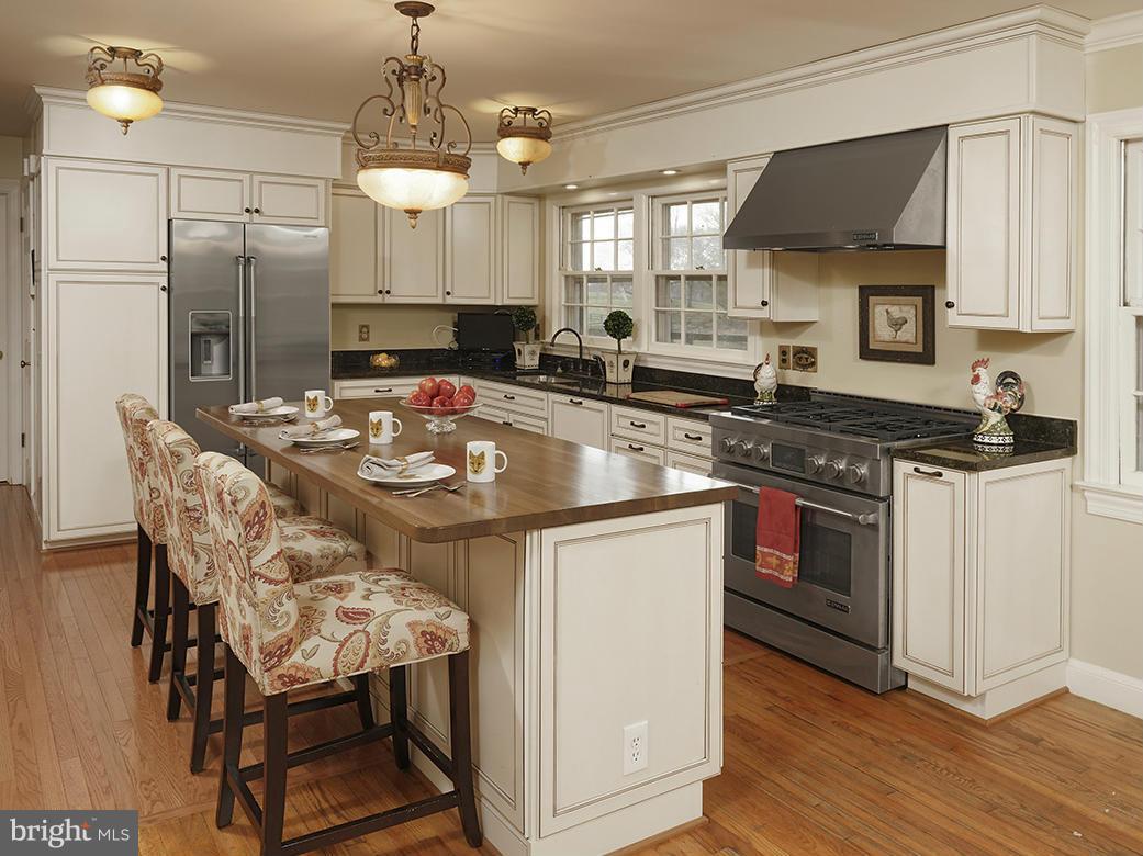 23387 Mersey Road Middleburg, VA 20117 - Photo 10 of 30 Kitchen with island and granite counter tops