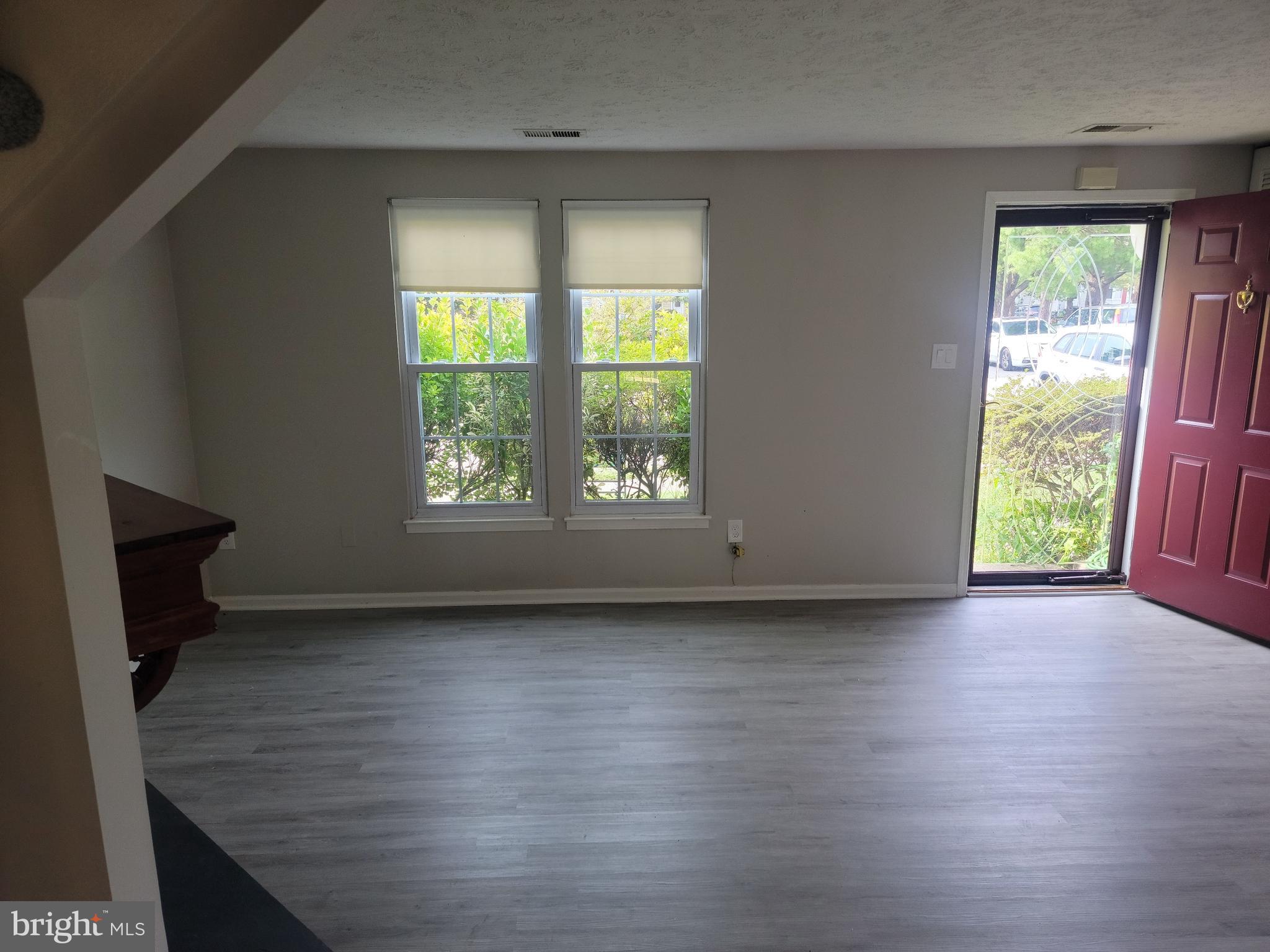 7475 Lone Star Road Lorton, VA 22079 - Photo 2 of 14 Living Room