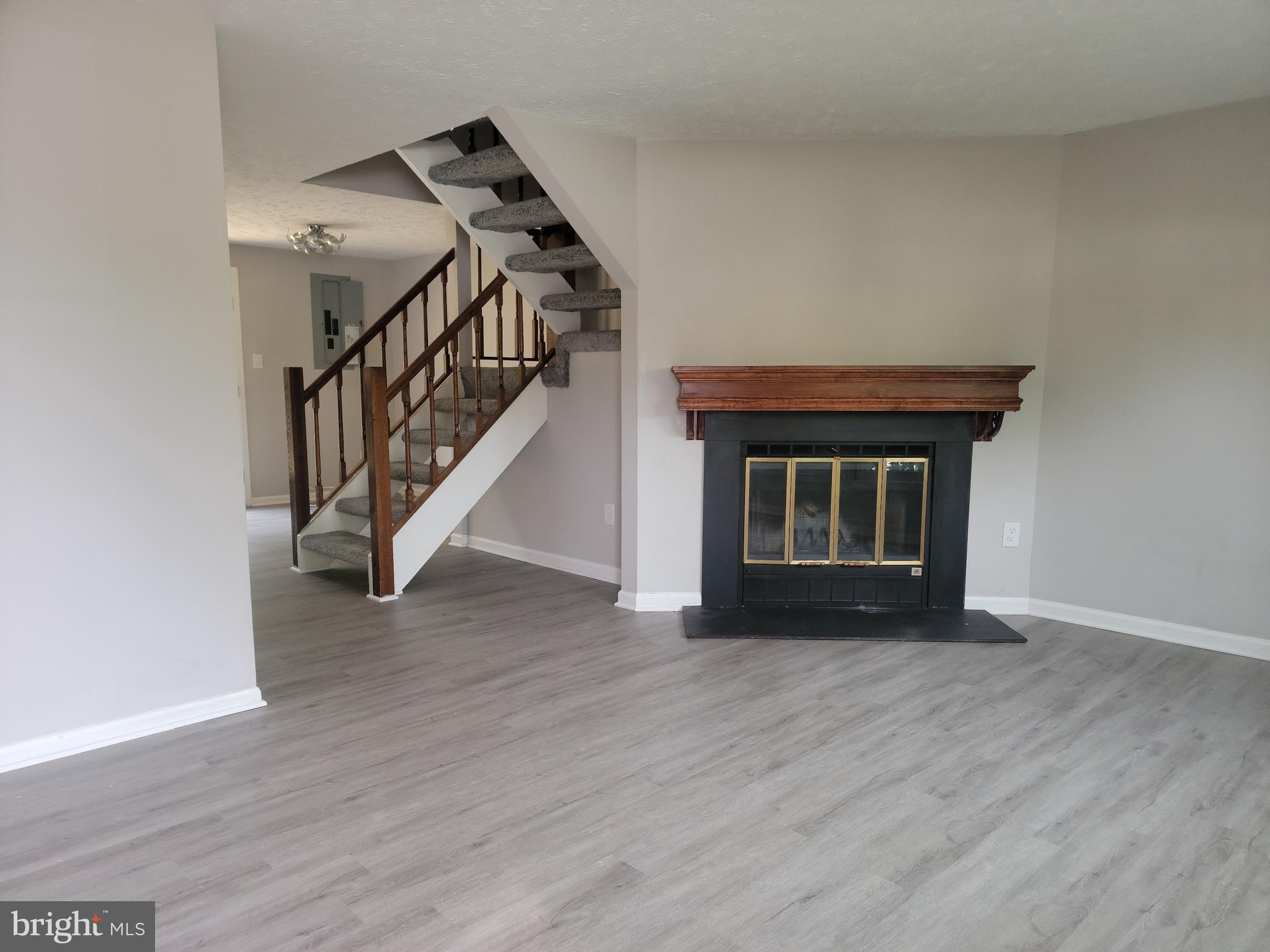 7475 Lone Star Road Lorton, VA 22079 - Photo 3 of 14 Living Room