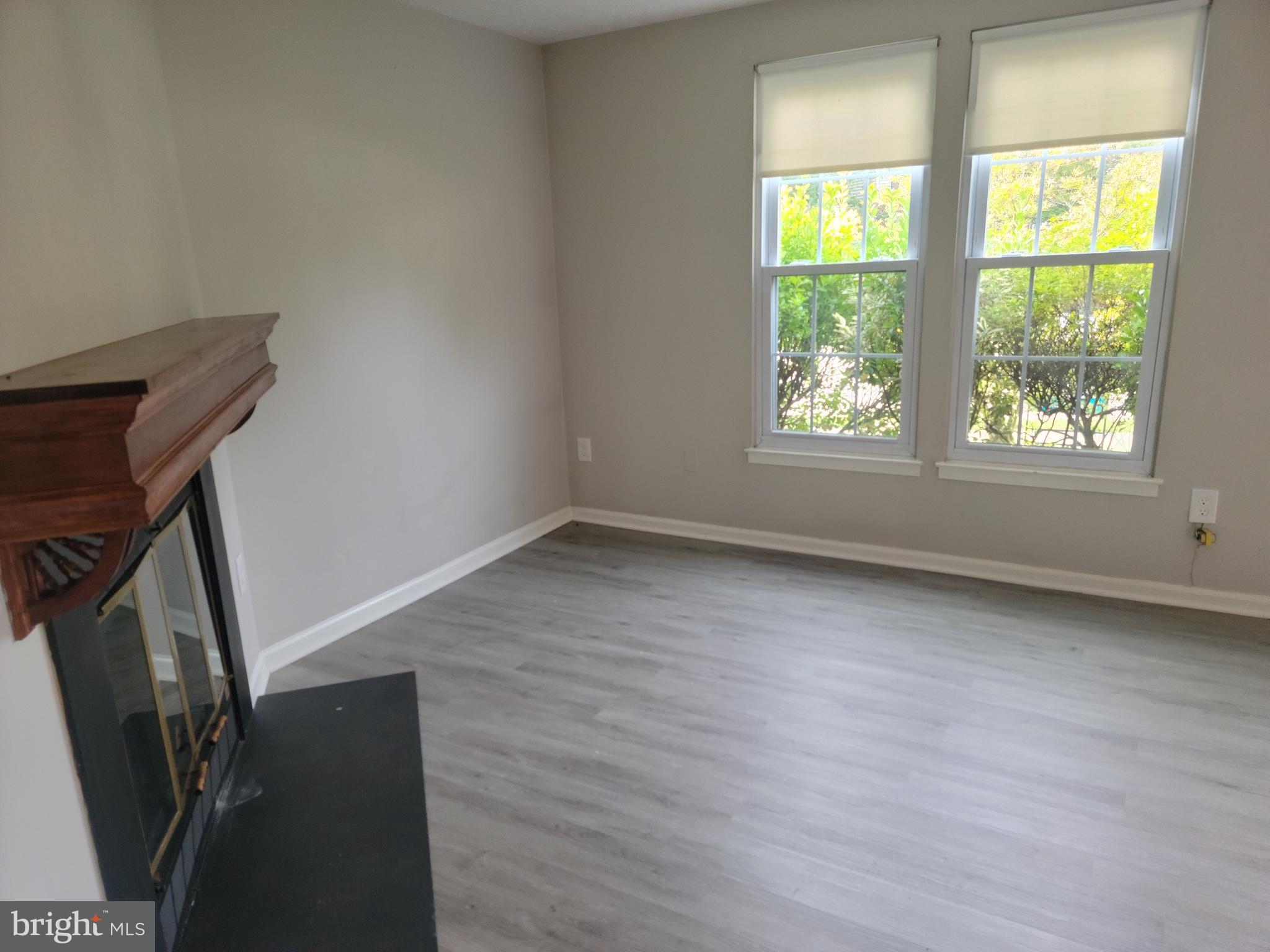 7475 Lone Star Road Lorton, VA 22079 - Photo 4 of 14 Living Room
