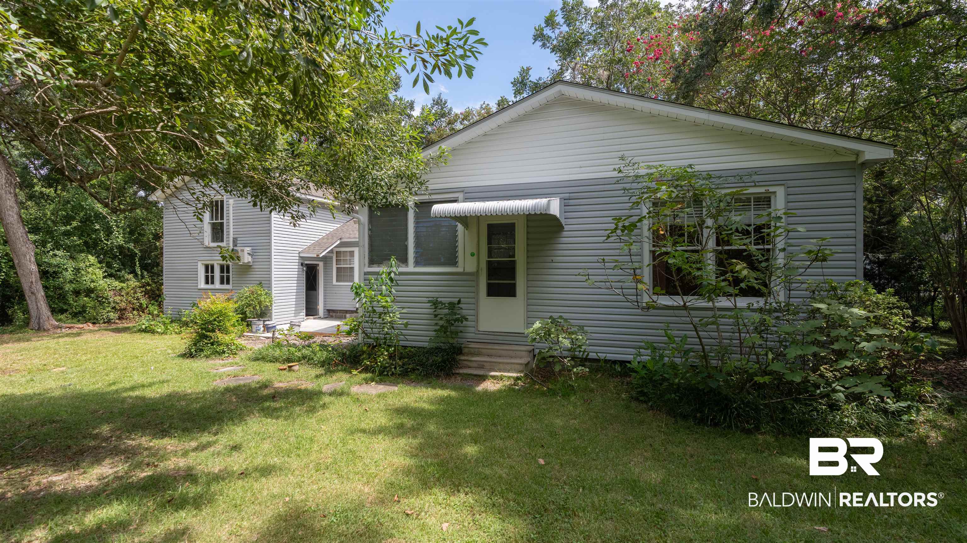 2126 Barron Place Mobile, AL 36605 - Photo 25 of 33 View of front of property with a front lawn
