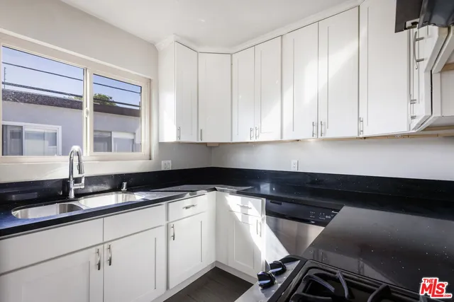 $3,200 | 925 North Curson Avenue, Unit 8, West Hollywood, CA 90046