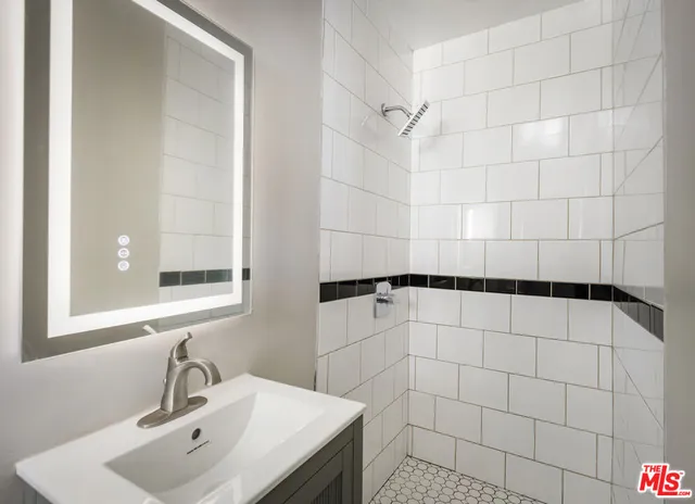 $3,200 | 925 North Curson Avenue, Unit 8, West Hollywood, CA 90046