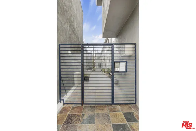 $3,200 | 925 North Curson Avenue, Unit 8, West Hollywood, CA 90046