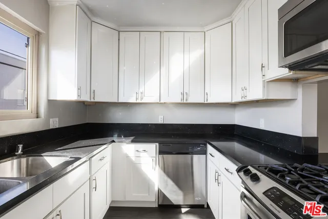 $3,200 | 925 North Curson Avenue, Unit 8, West Hollywood, CA 90046