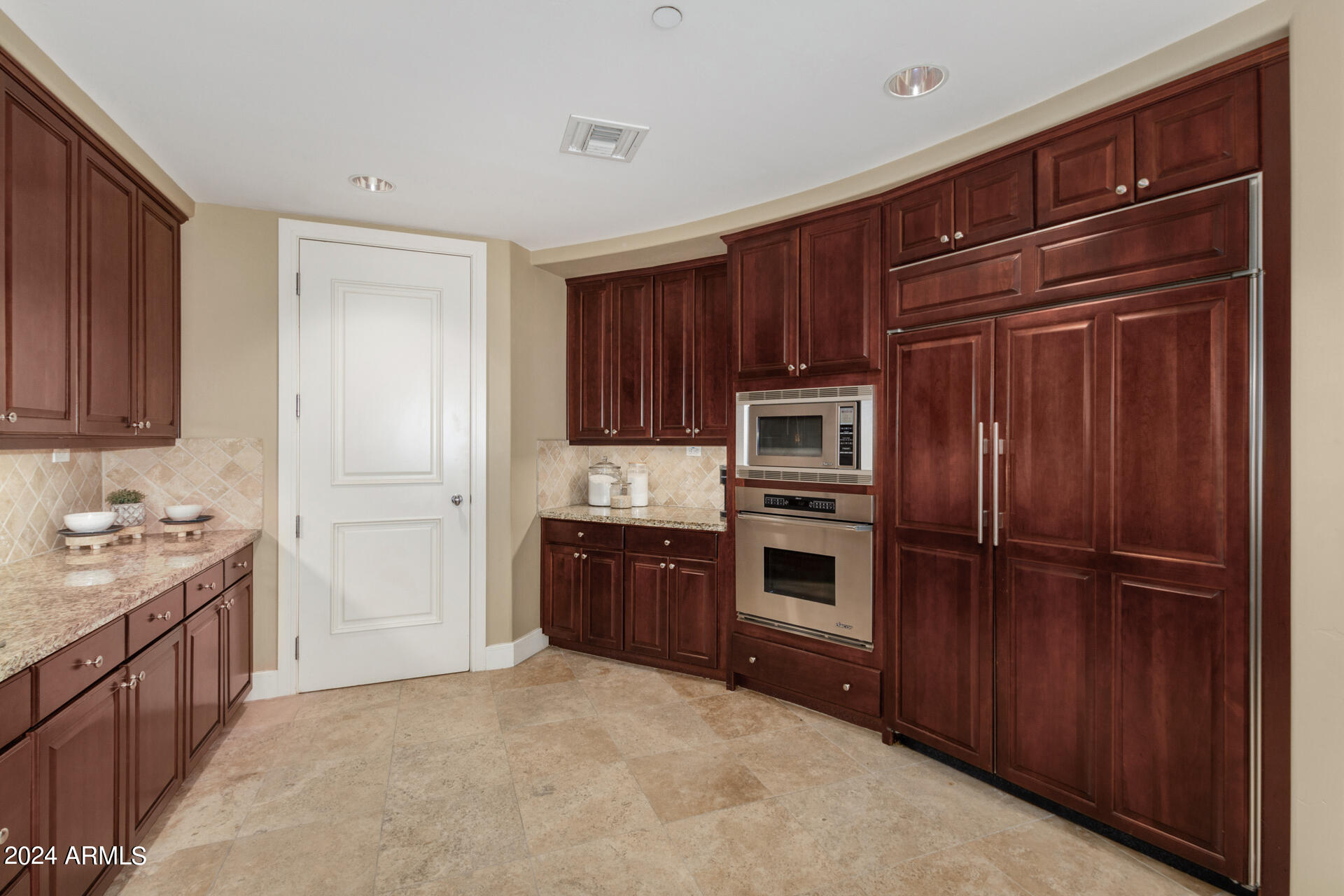 2211 East Camelback Road, Unit 301 Phoenix, AZ 85016 - Photo 17 of 51 Kitchen