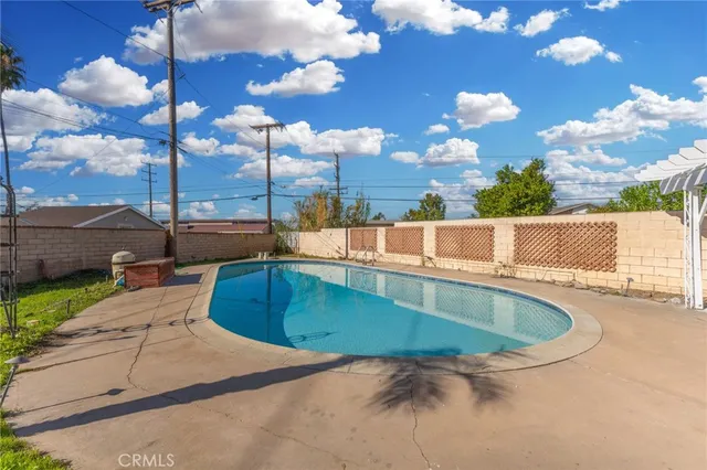 $600,000 | 325 Echo Court East, San Bernardino, CA 92404