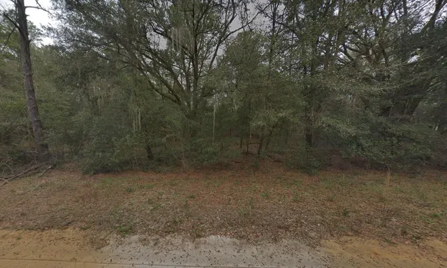 a view of a bath room with a dry space