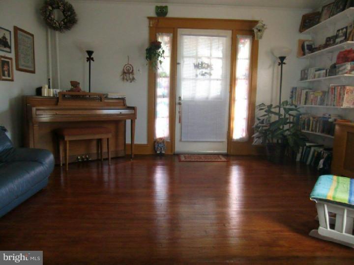 309 East County Line Road Ardmore, PA 19003 - Photo 4 of 23 Living Room