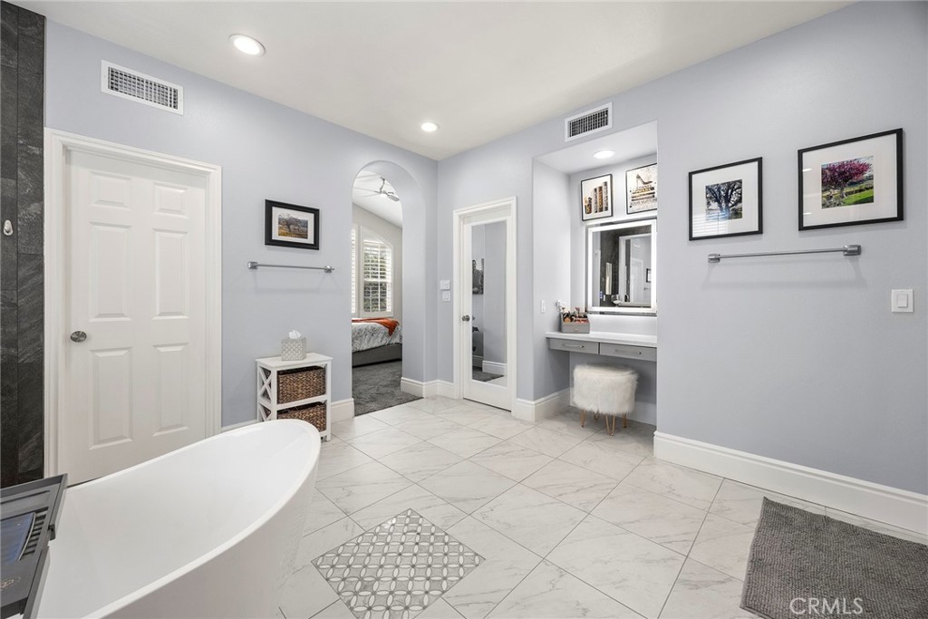16 Kempton Lane Ladera Ranch, CA 92694 - Photo 40 of 60 Primary bathroom.