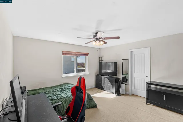 a view of a livingroom with furniture