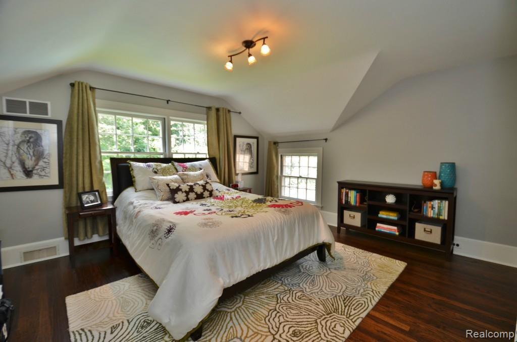 32401 Romsey Road Franklin, MI 48025 - Photo 23 of 30 third bedroom.jpg